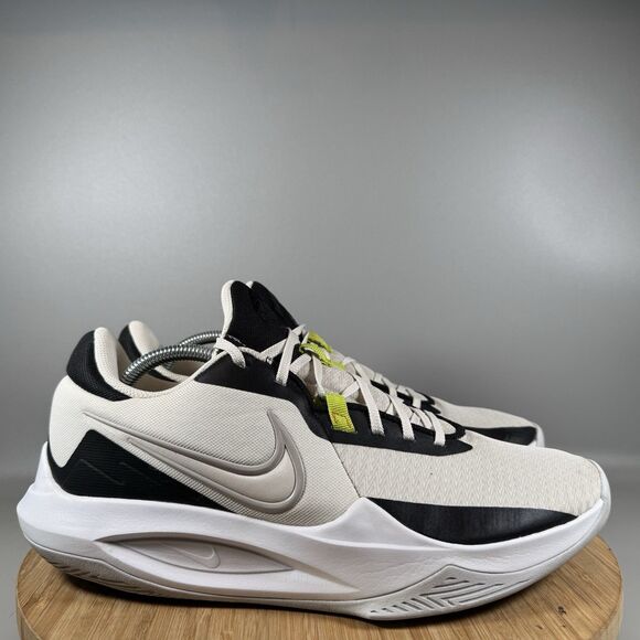 Nike Athletic Shoes in Black and White - Picture 1 of 8